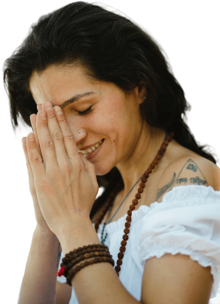 frau_sitzend_namaste_rechts